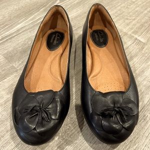 Clarks artisan black leather loafers